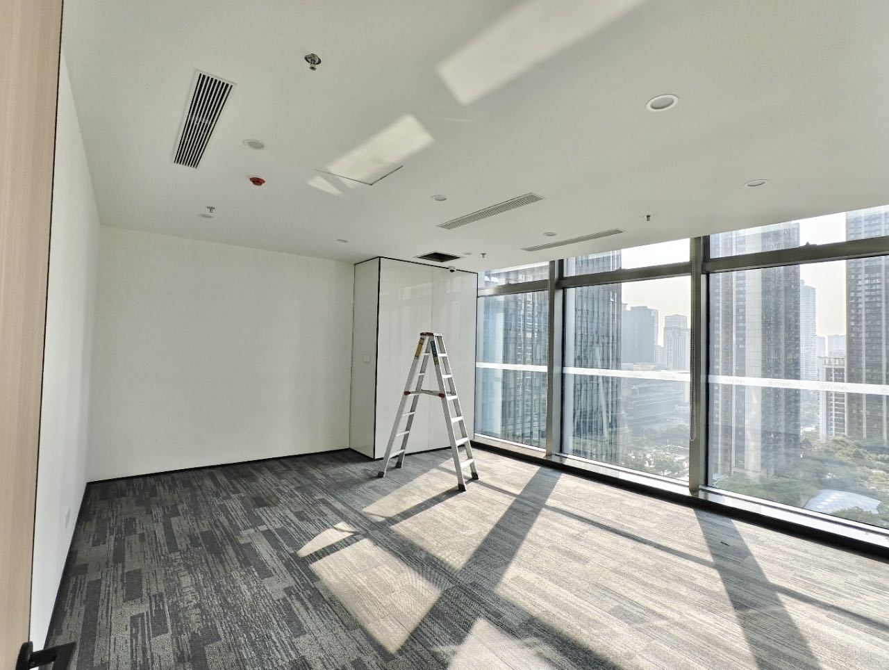 壹方中心 335㎡ 精装 高层办公室出租
