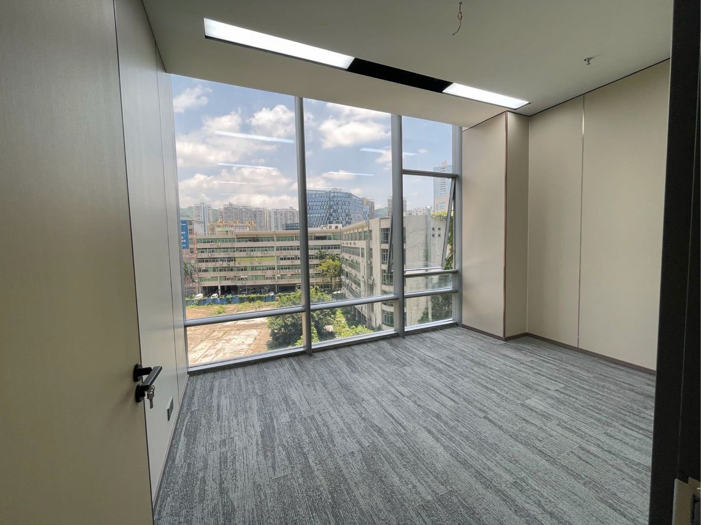 智慧广场 200㎡ 豪装 中层办公室出租