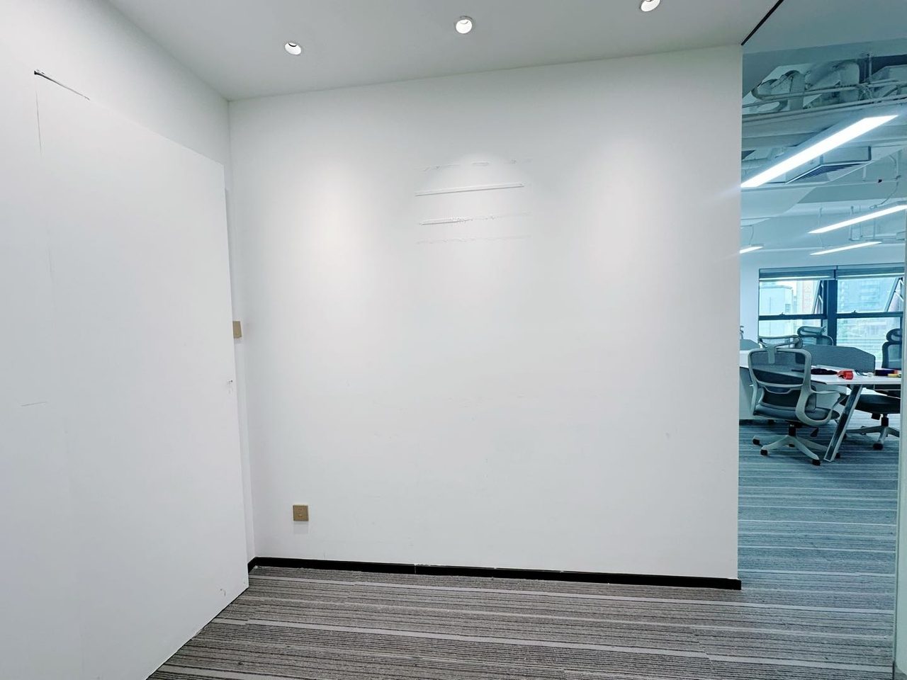 271.9㎡精装办公室 莲花广场·近中山公园站·低层
