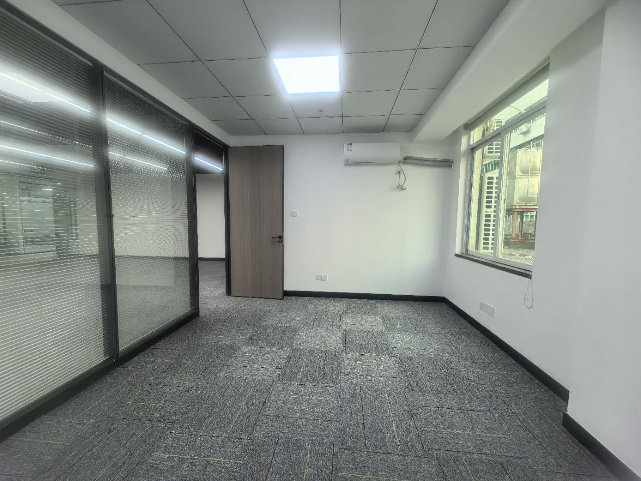 高新技术产业园(虚拟大学园)358㎡精装办公室出租,中层东南向采光好