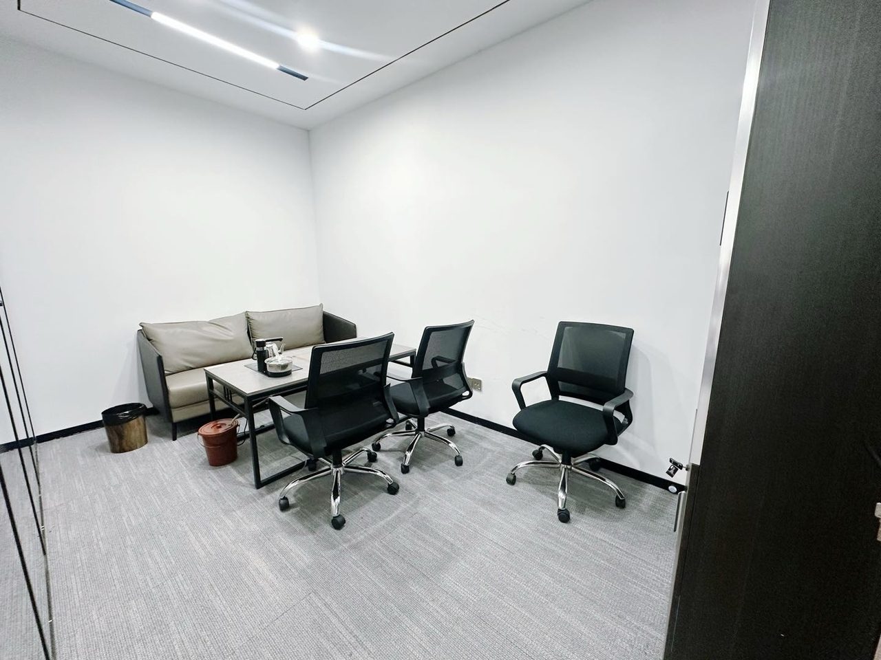 新华保险大厦写字楼198㎡精装户型·低层南向出租