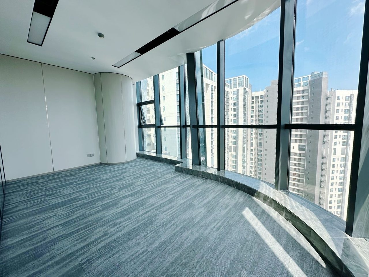 勤诚达大厦写字楼290㎡精装户型·高层东南向出租