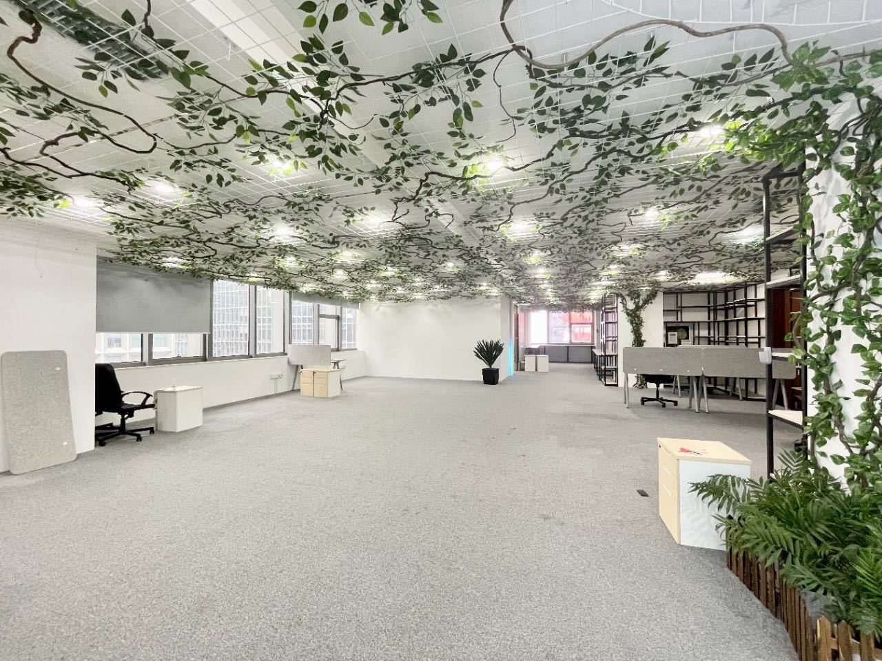 深圳市软件产业基地670㎡精装办公室出租,中层东南向采光好