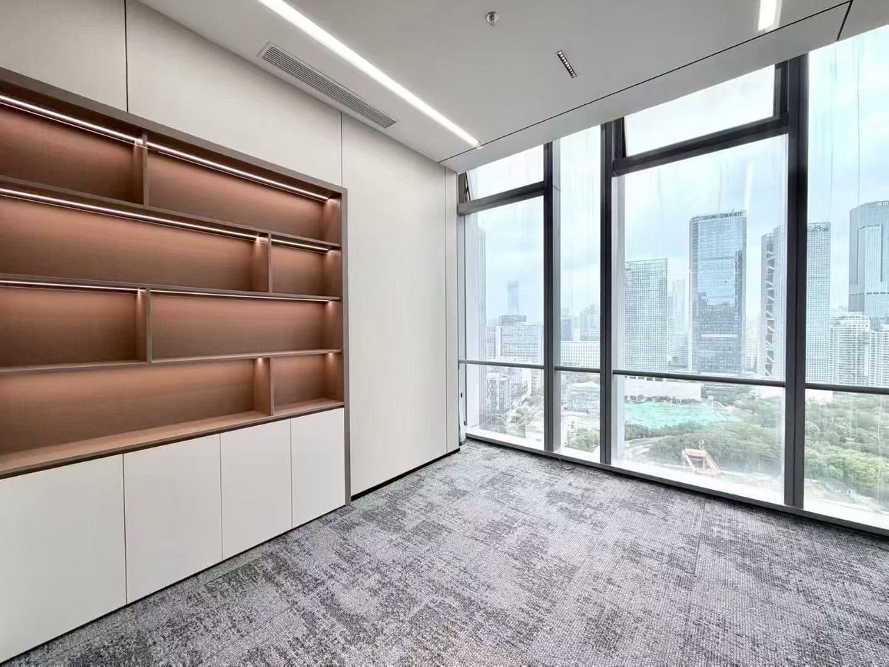 航天科技广场326㎡精装办公室出租,中层北向采光好