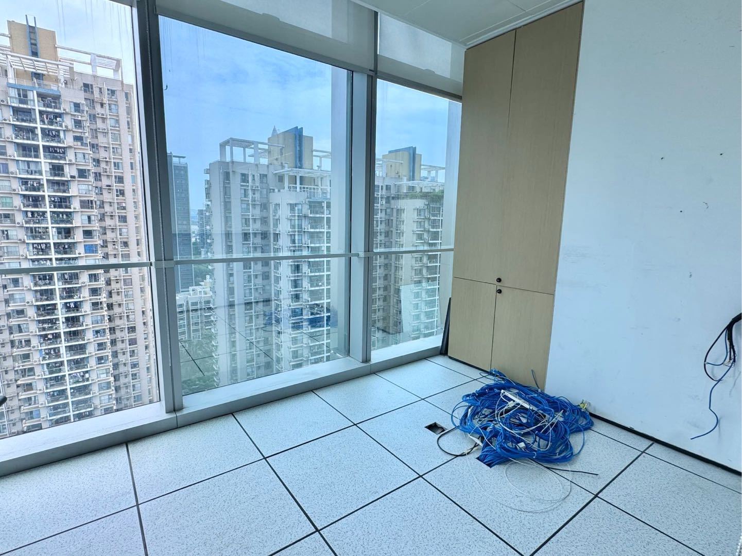 金地威新中心 409.6㎡ 精装 中层办公室出租