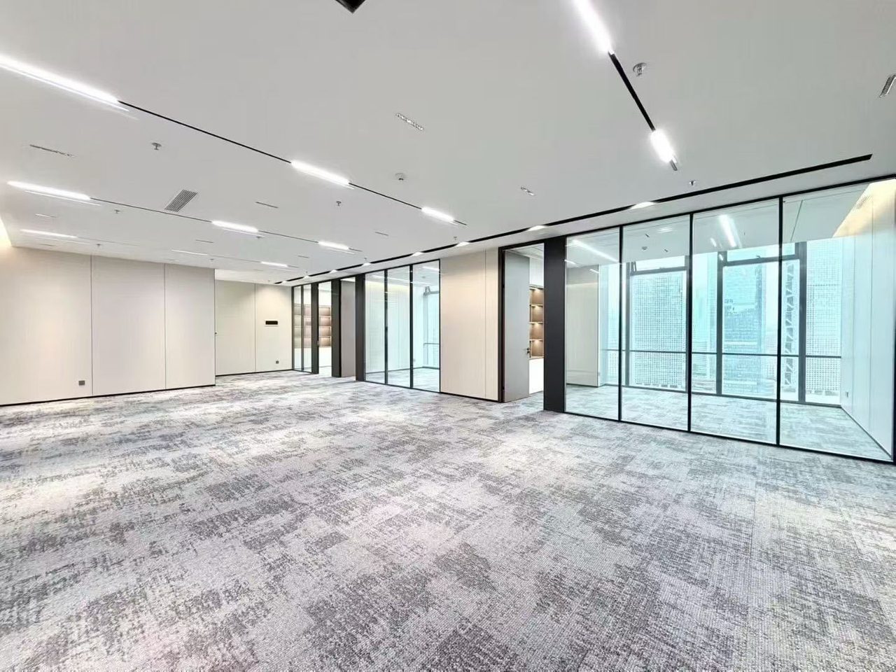 航天科技广场326㎡精装办公室出租,中层北向采光好