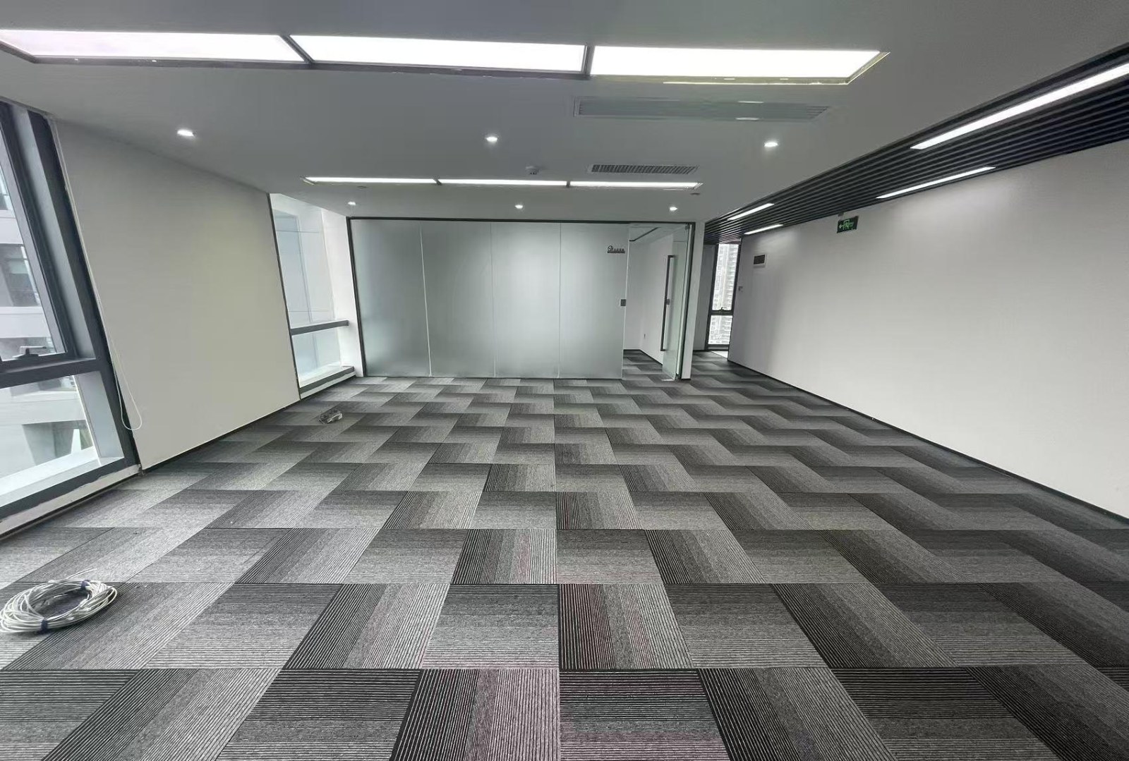 艺峦-3座 216㎡ 精装 低楼层办公室出租实景图