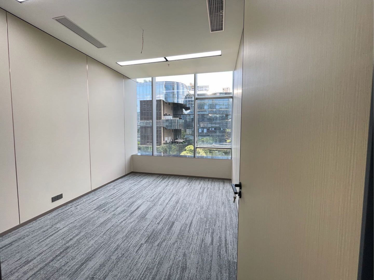 智慧广场 185.1㎡ 精装 中层办公室出租