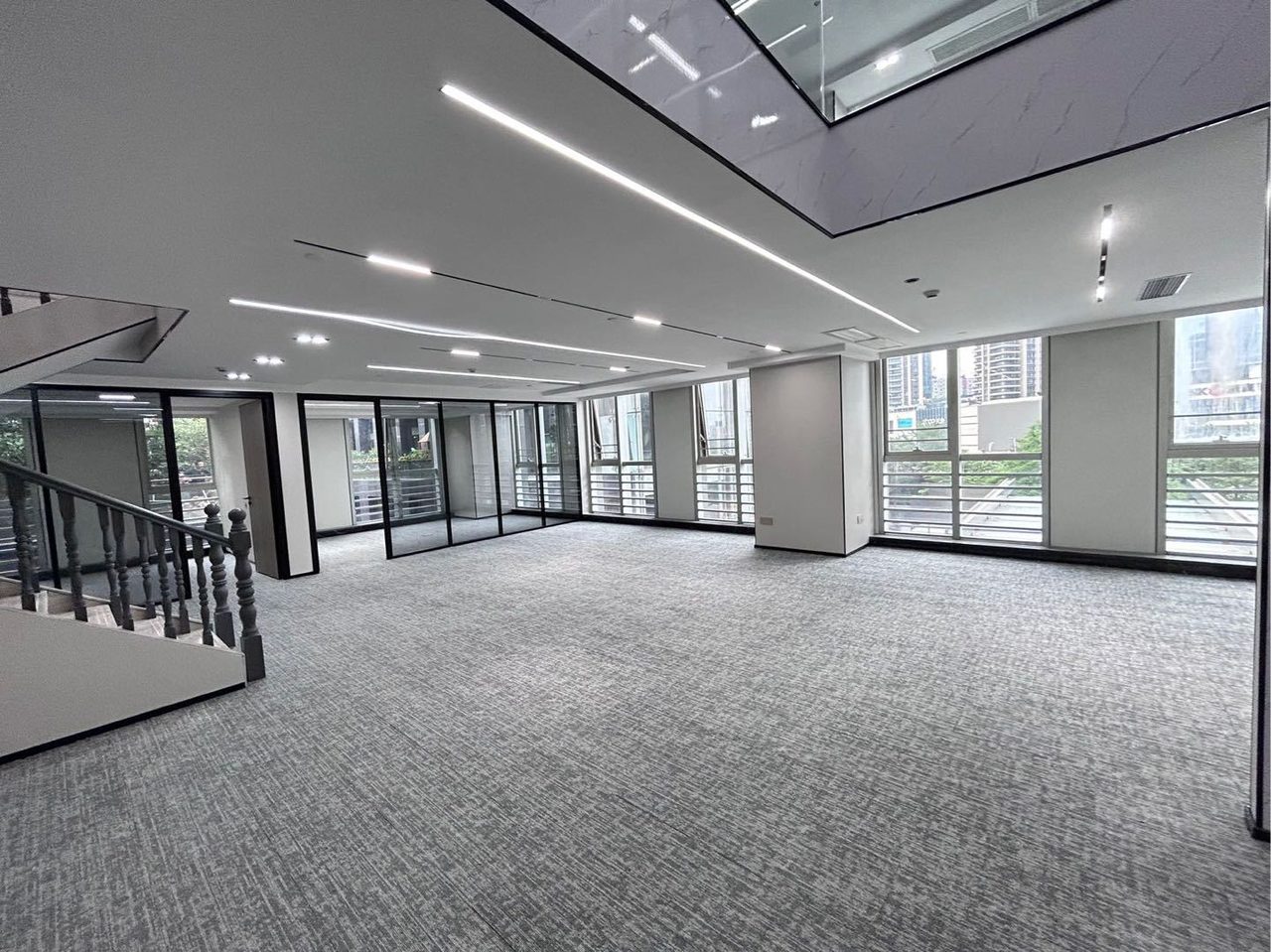 龙光世纪大厦写字楼475㎡精装户型·低层西南向出租