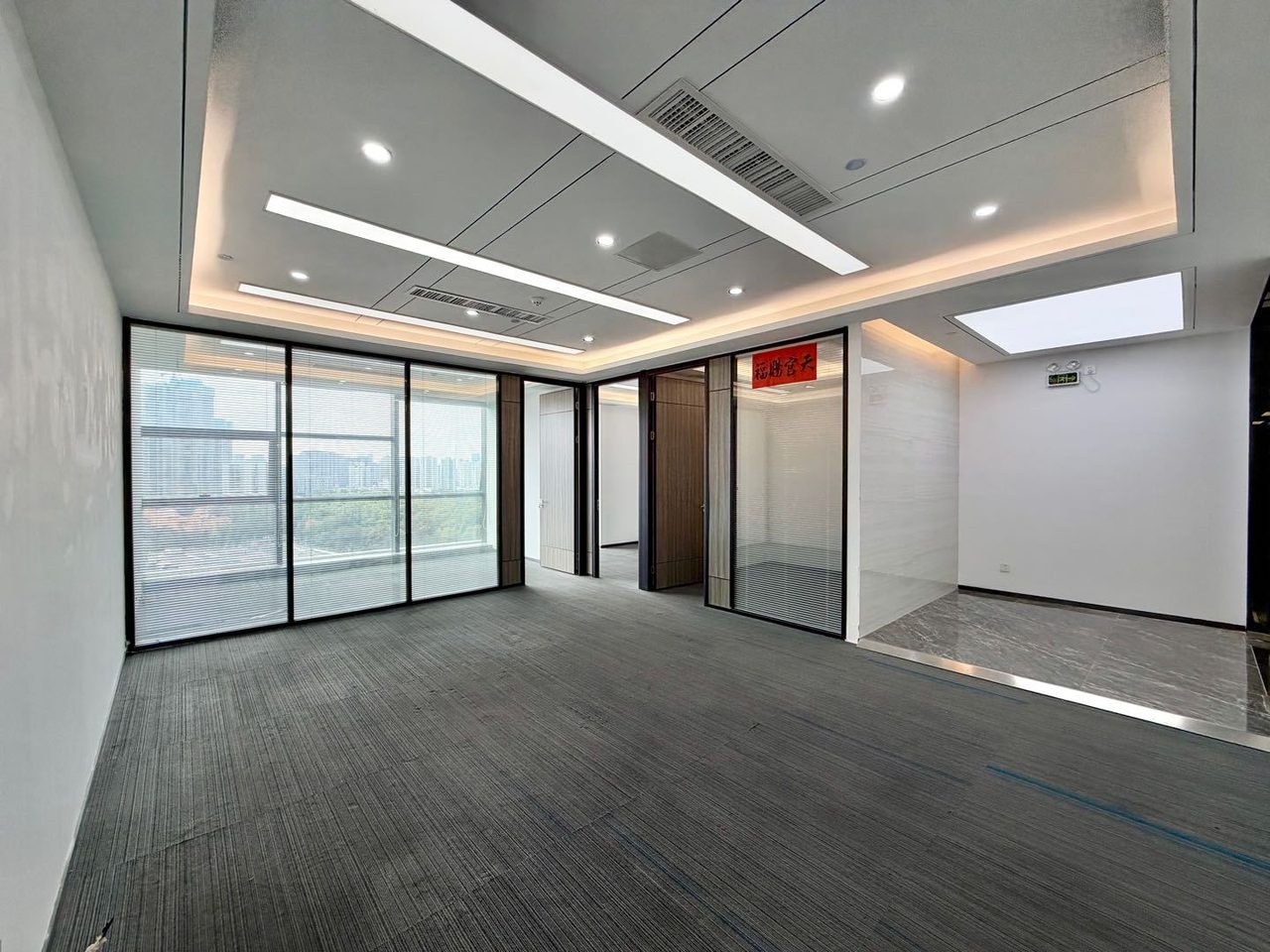 阳光粤海大厦133㎡精装办公室出租,高层东南向采光好实景图