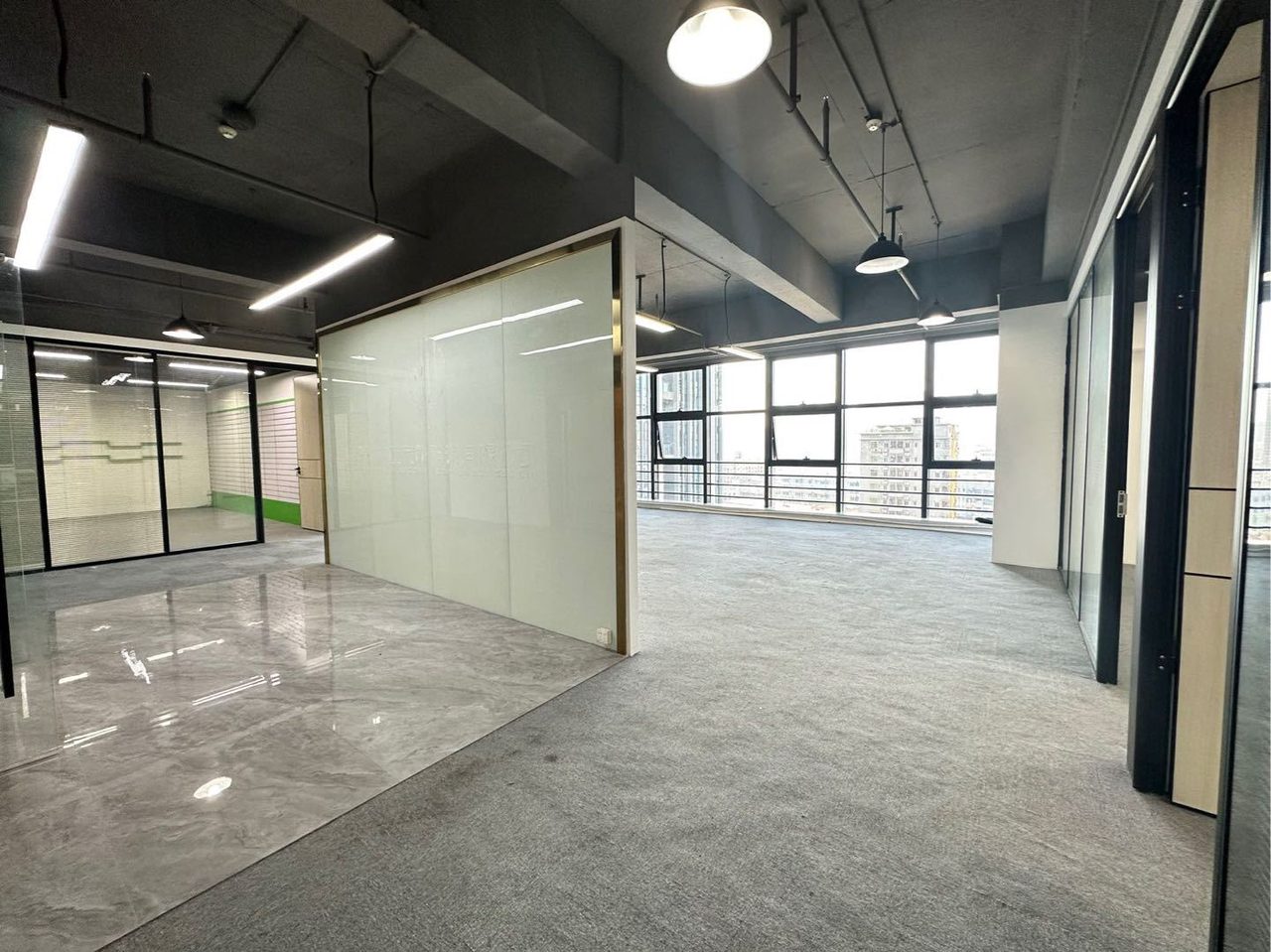 奋成智谷大厦350㎡精装办公室出租,中层南向采光好