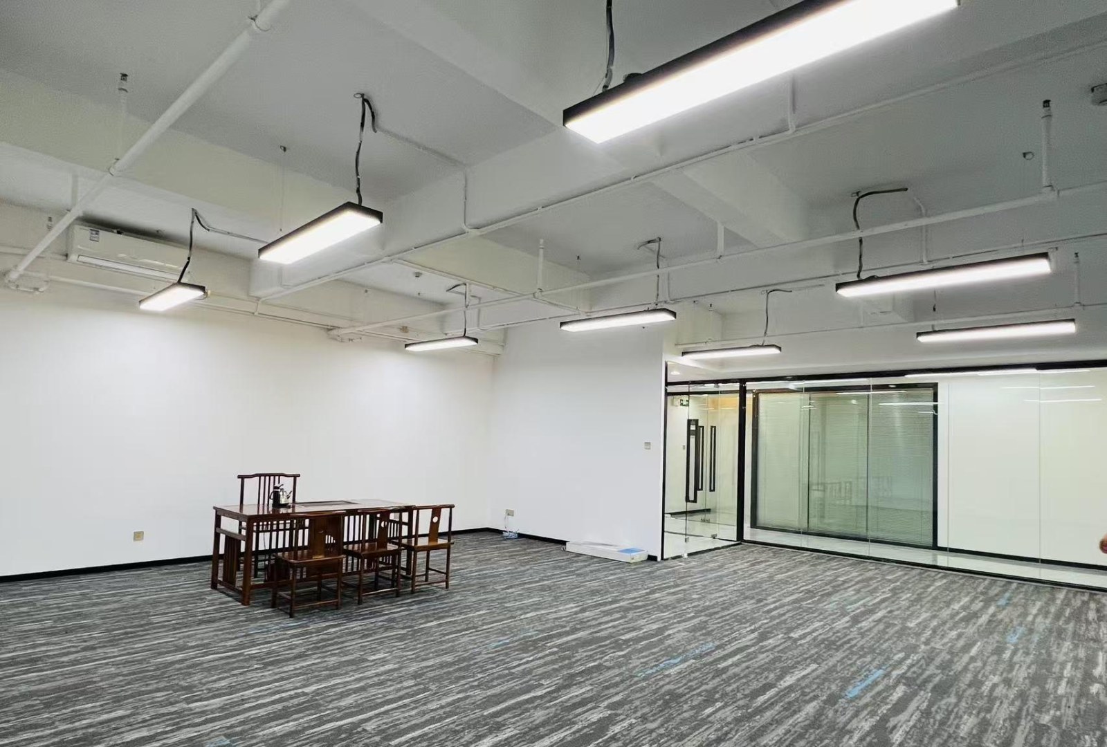 布吉中心广场 248㎡ 精装 中楼层办公室出租