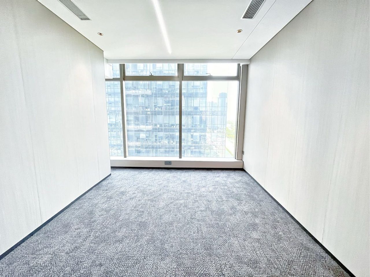 南山区科技园 豪威科技大厦470㎡精装办公间中层出租