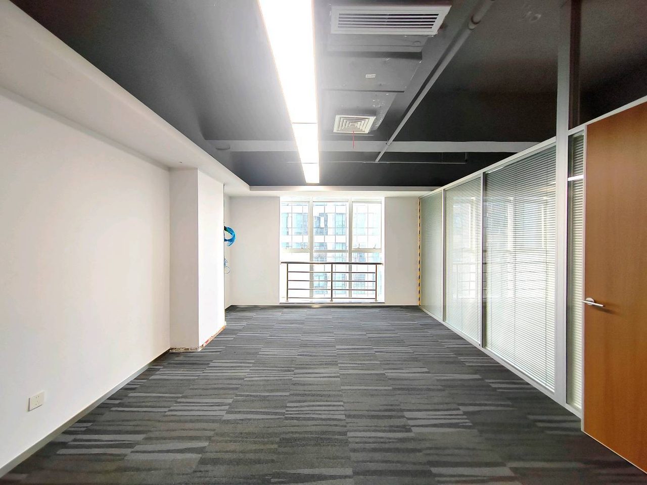 南山区科技园 研祥科技大厦225㎡精装办公间中层出租