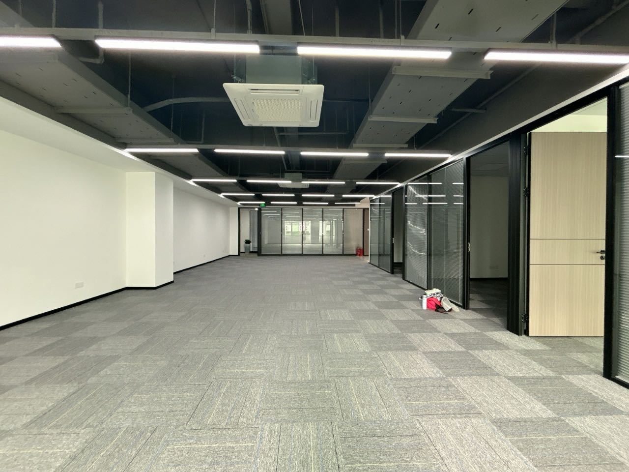 高新技术产业园(虚拟大学园)432㎡精装办公室出租,低层东向采光好