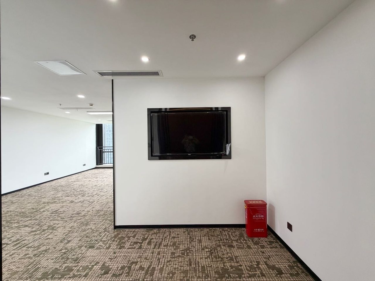 航盛科技大厦写字楼93㎡精装户型·中层西向出租