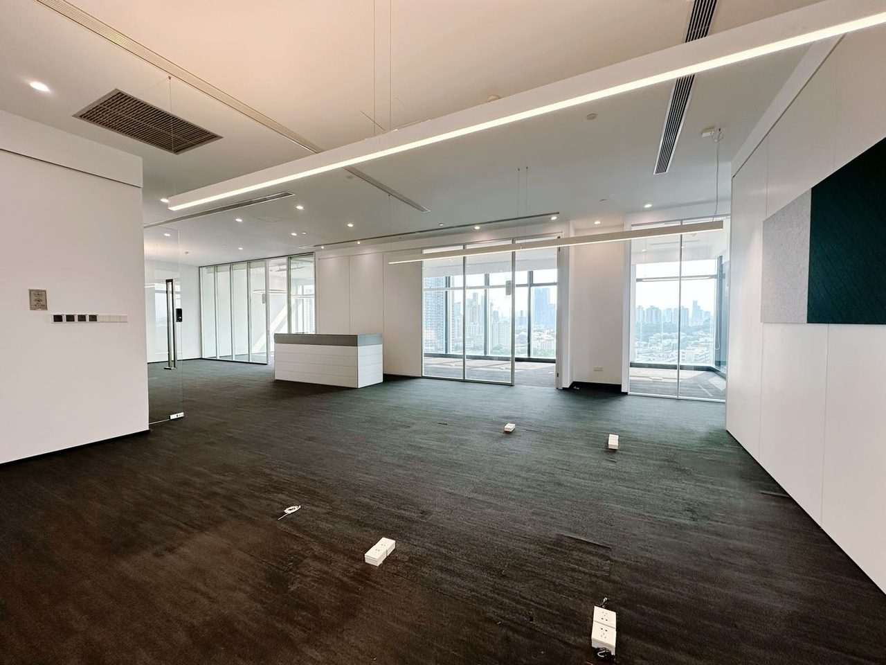 福田区香蜜湖 恒邦置地大厦318.62㎡精装办公间中层出租实景图