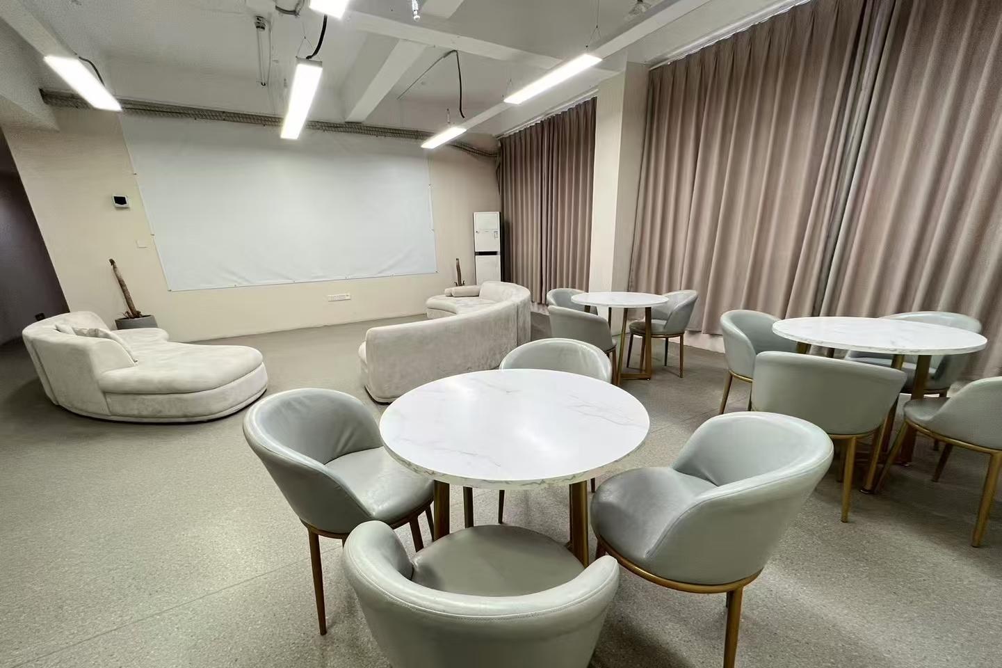 龙城广场-地铁站 1200㎡ 精装 中楼层办公室出租