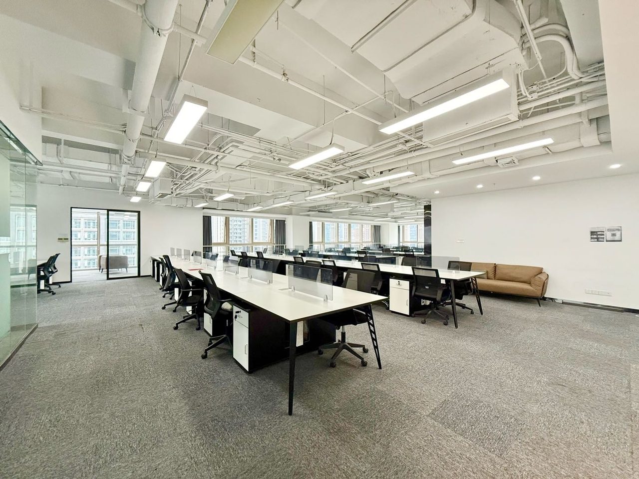 创维半导体设计大厦634㎡精装办公室出租，低层东南向采光好