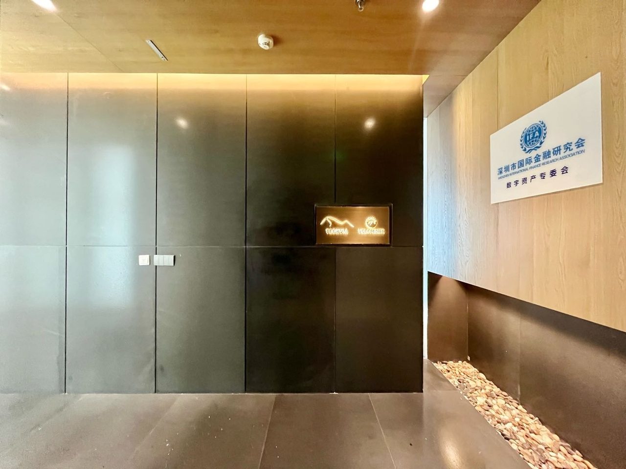 卓越前海壹号178㎡精装办公室出租，高层东向采光好