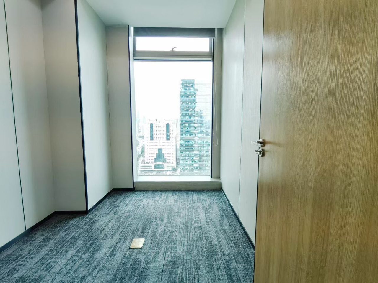 188㎡精装办公室 卓越世纪中心·近会展中心站·高层