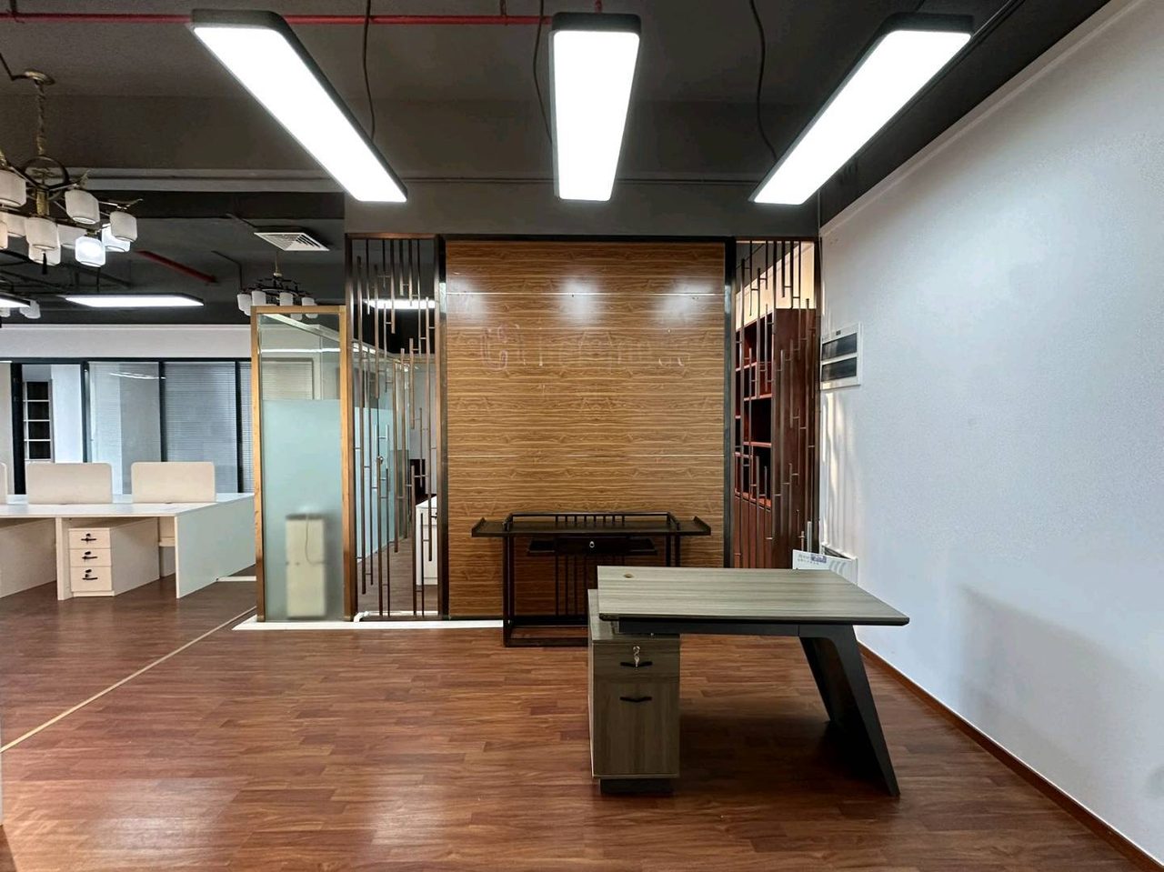 稻兴环球科创中心(信义领域)172㎡精装办公室出租,低层东南向采光好实景图