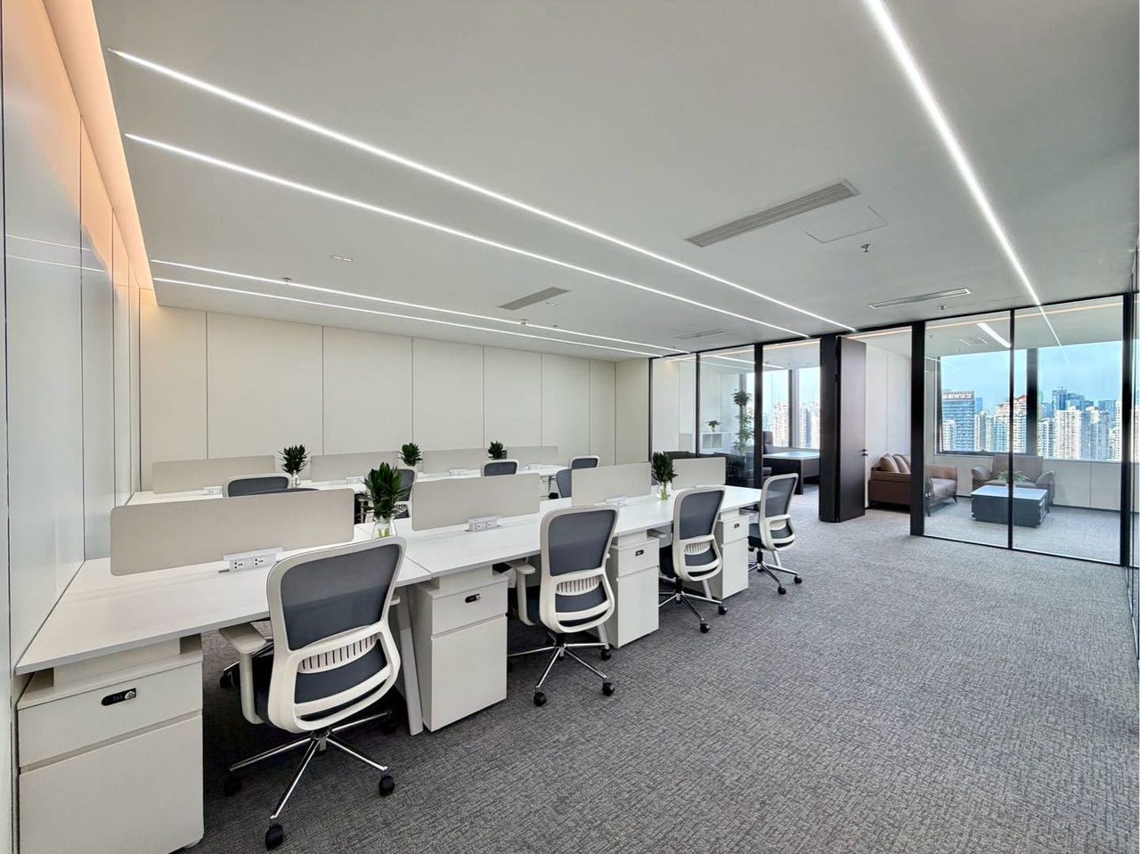 芒果网大厦315㎡精装办公室出租,高层东向采光好实景图