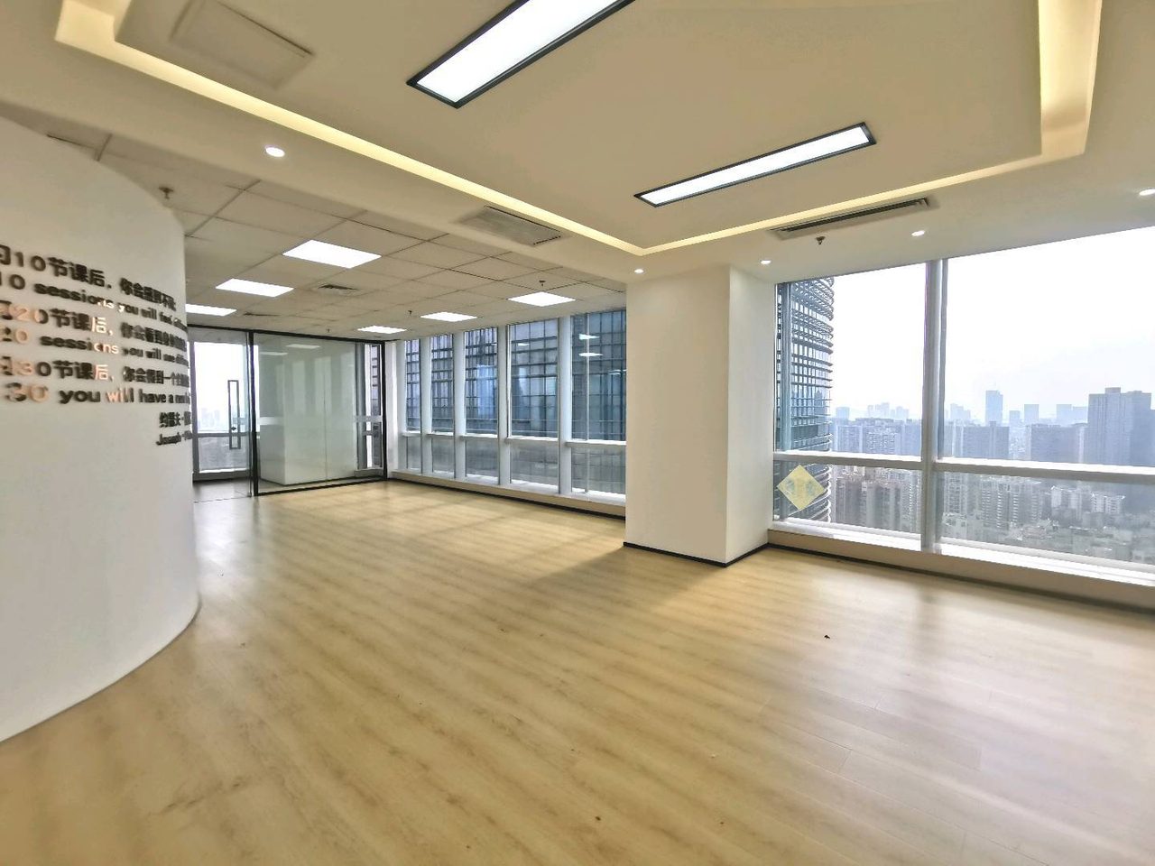 南山区南山中心区 中洲控股中心450㎡精装办公间高层出租