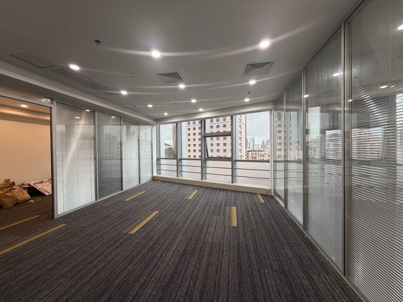 南山区南油 阳光科创中心154㎡精装办公间低层出租实景图