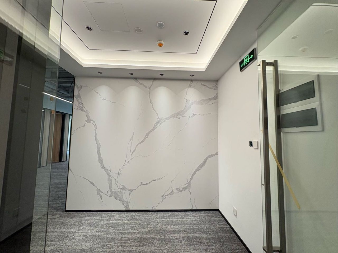 前海科兴科学园(正中华丽中心)345㎡精装办公室出租,中层东北向采光好