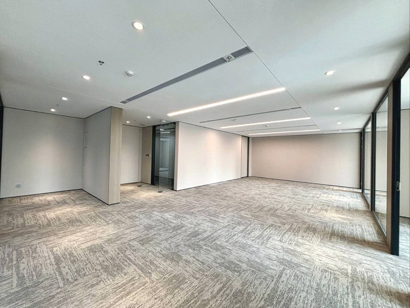 海信南方大厦 254㎡ 精装 中层办公室出租