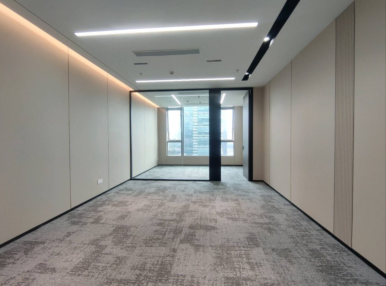 远望谷大厦256㎡精装办公室出租,中层东南向采光好
