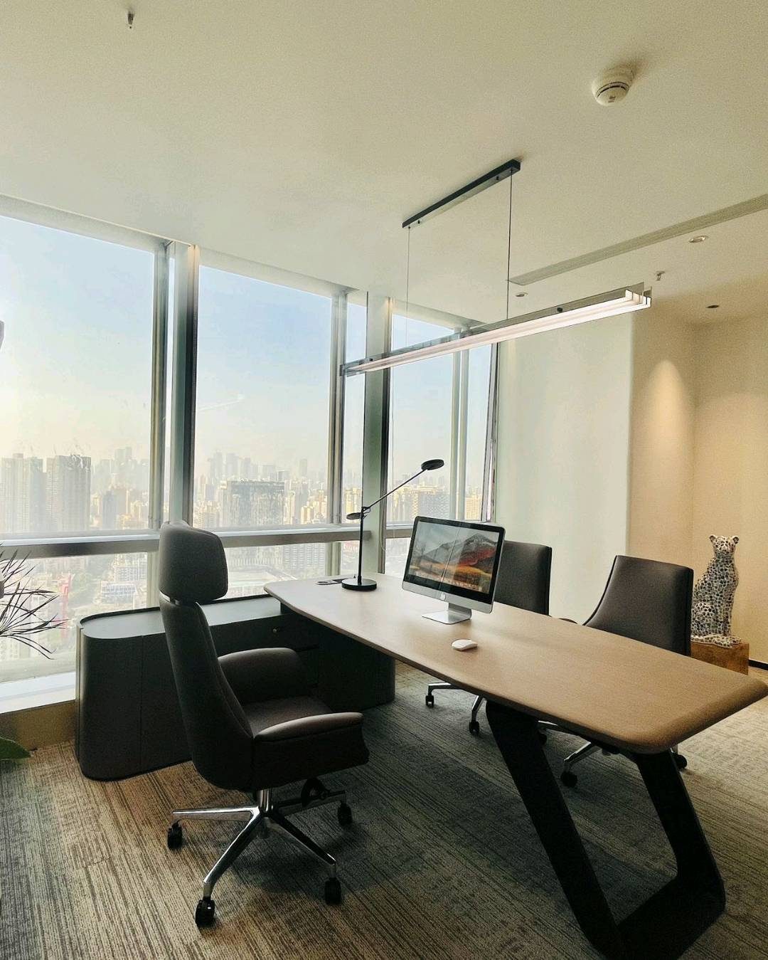 中洲控股中心392㎡精装办公室出租,高层西北向采光好实景图
