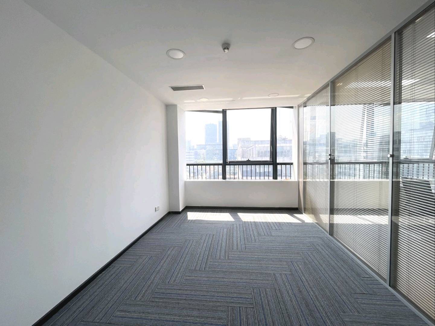 源政创业大厦 680㎡ 精装 中层办公室出租