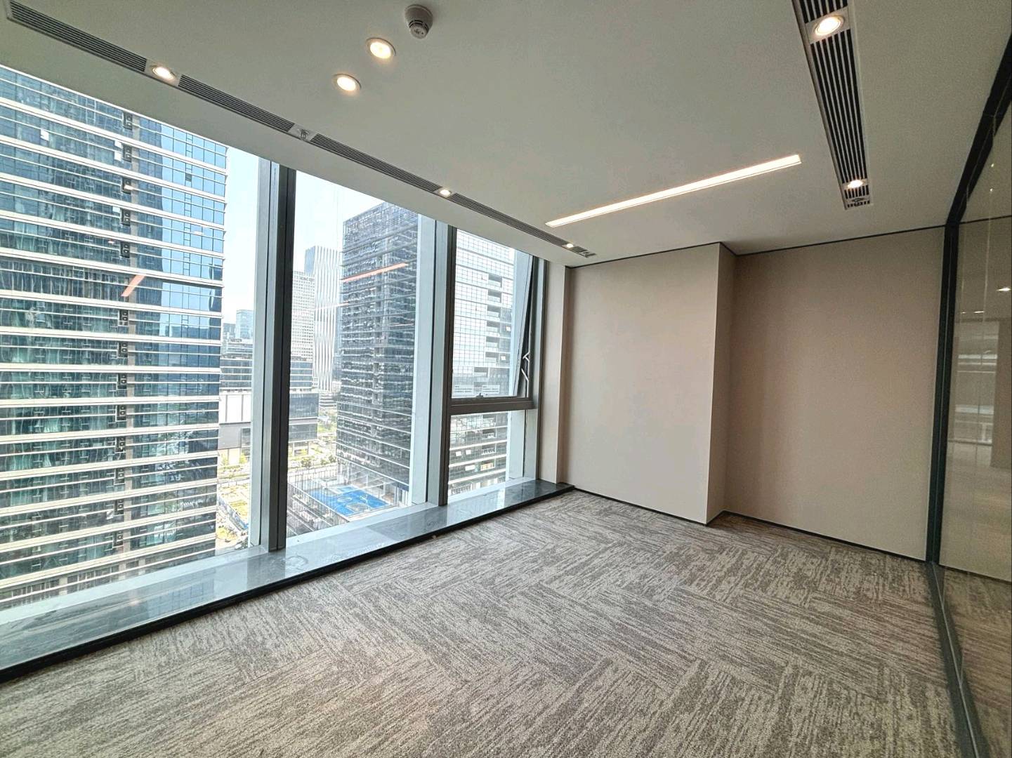 海信南方大厦 317㎡ 精装 中层办公室出租