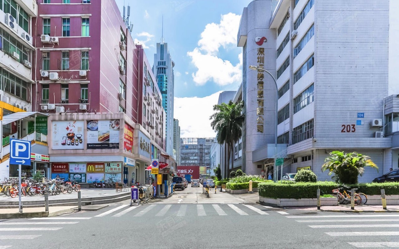 上步工业区305栋实景图