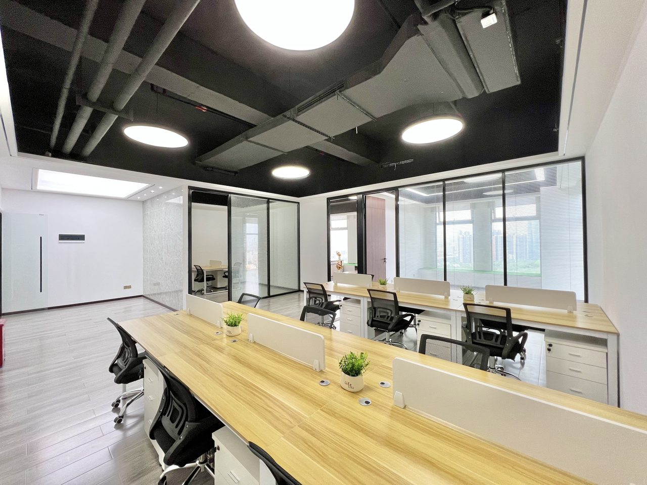 振业国际商务中心252㎡精装办公室出租,高层北向采光好实景图