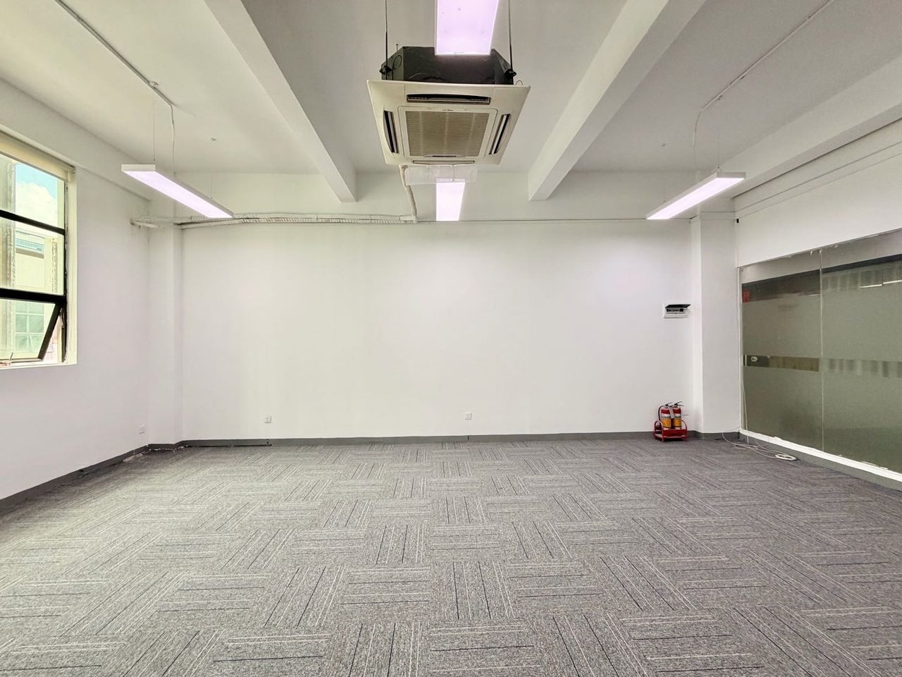 南山云谷二期写字楼176㎡精装户型·低层东向出租