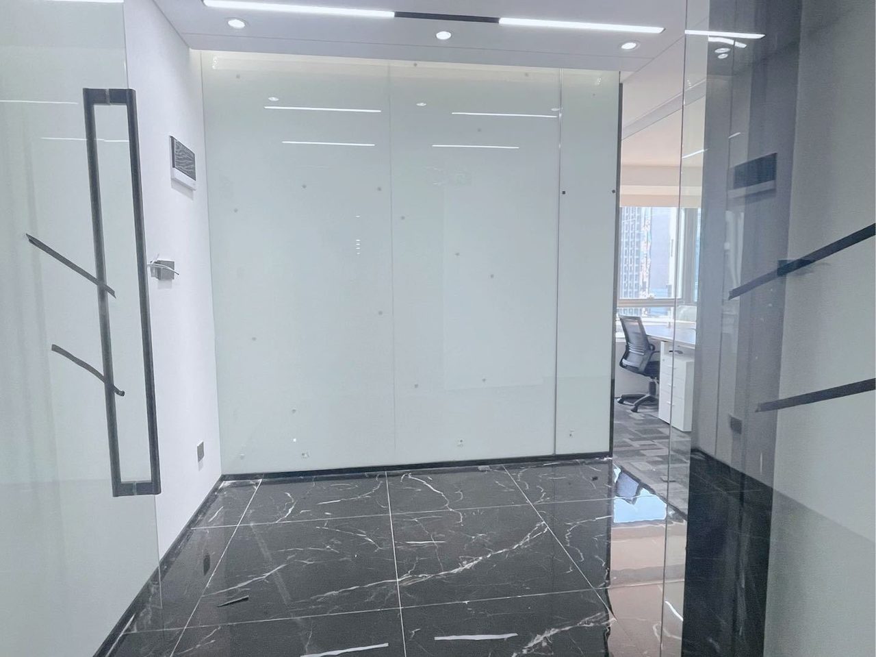 大族科技大厦写字楼153㎡精装户型·中层东向出租