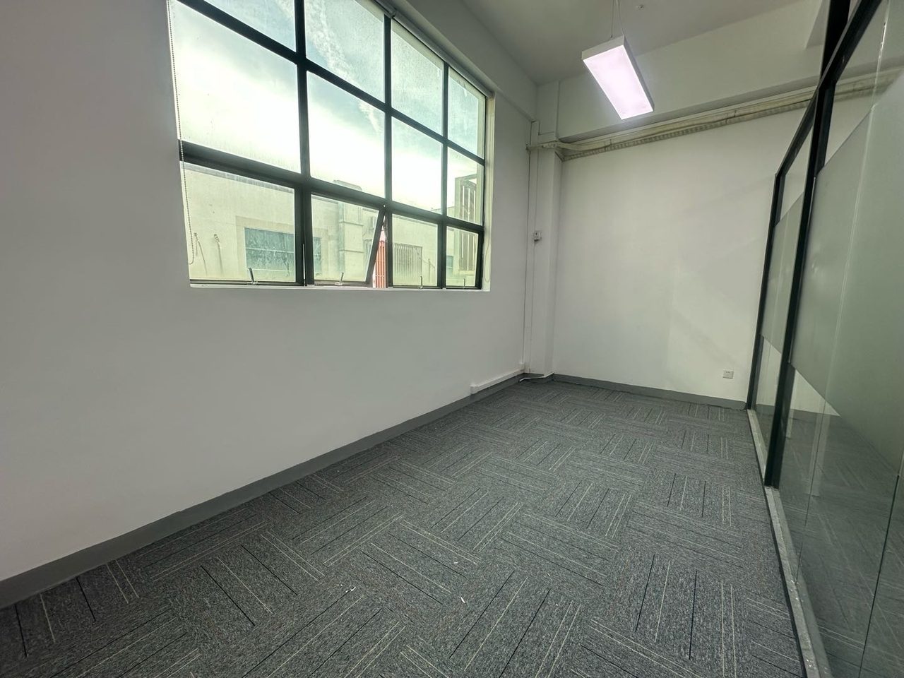 南山云谷二期写字楼106㎡精装户型·低层东向出租