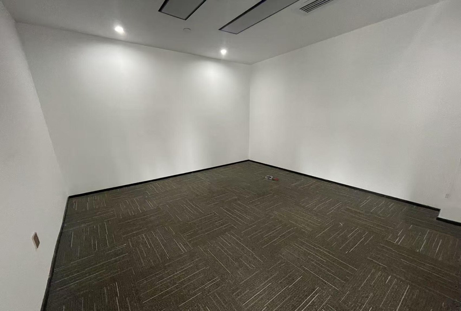 艺峦-2座 273㎡ 精装 低楼层办公室出租