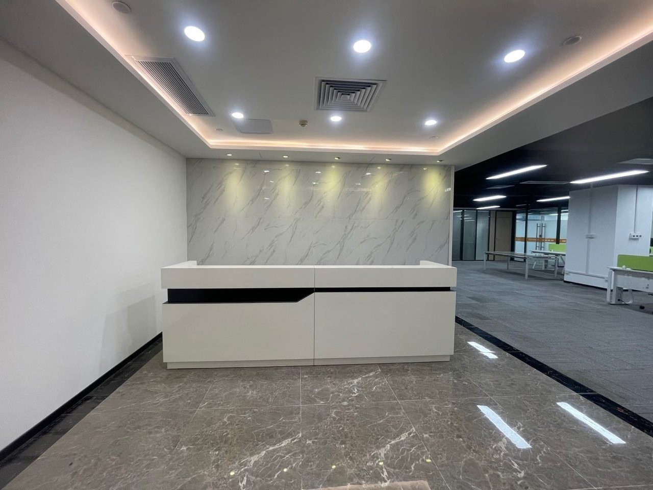 南山区科技园 中科大厦350㎡精装办公间中层出租