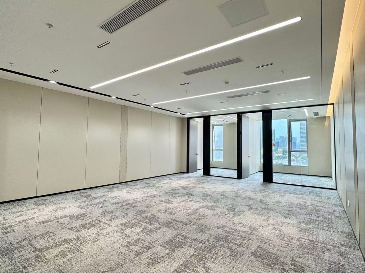 远望谷大厦216㎡精装办公室出租,中层北向采光好
