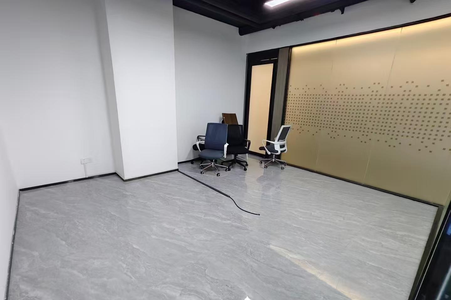 新龙大厦 222㎡ 精装 中楼层办公室出租
