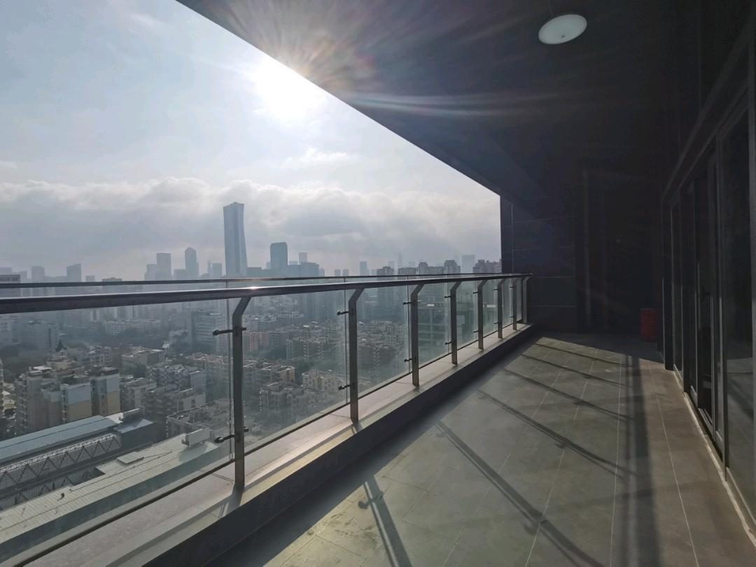 莲花广场900㎡精装办公室出租，高层东南向采光好实景图