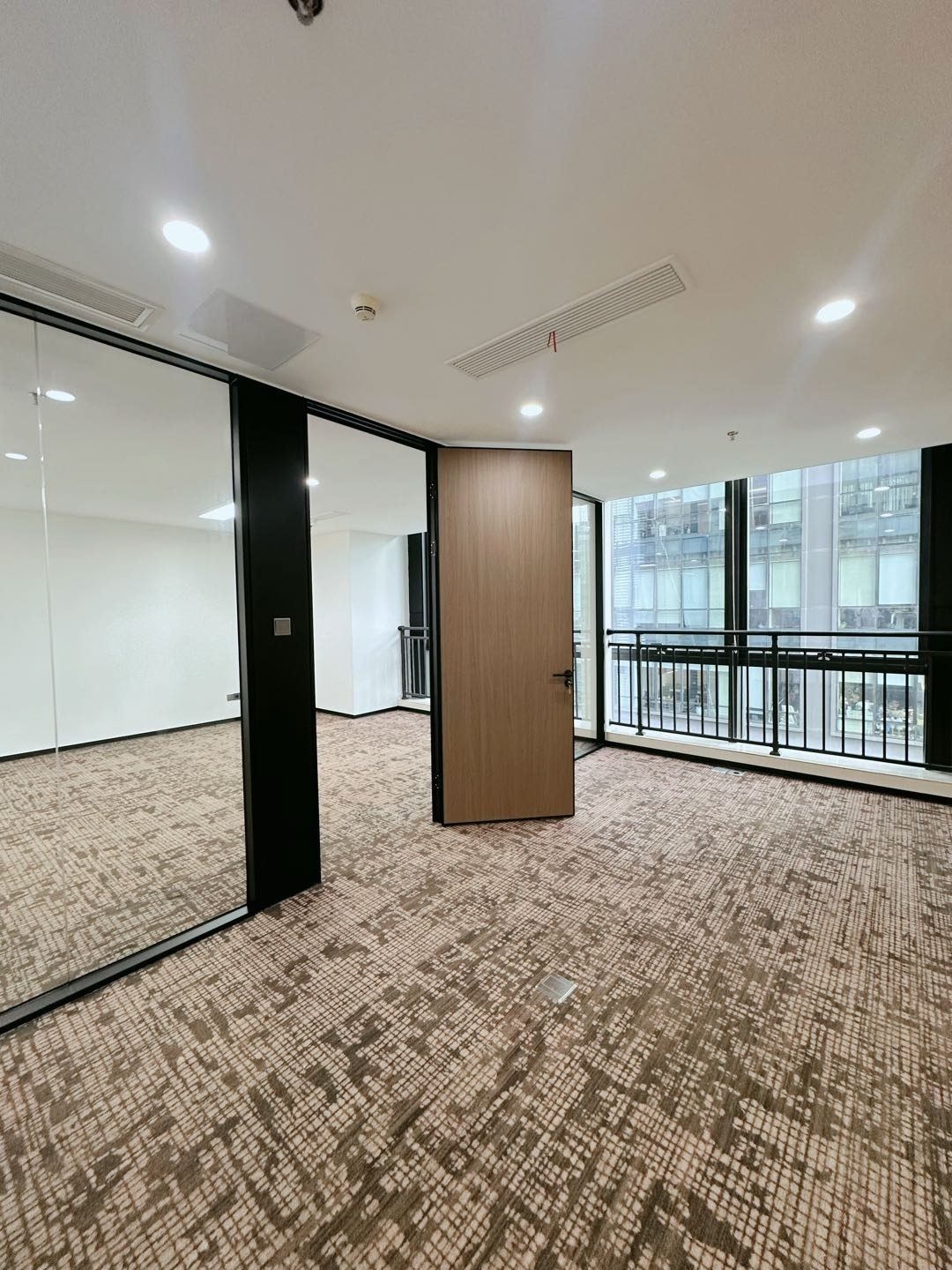 南山区科技园 航盛科技大厦100㎡精装办公间中层出租
