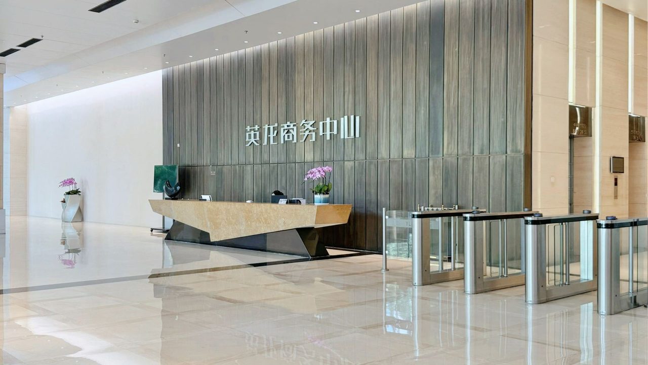 英龙商务中心86㎡精装办公室出租,中层南向采光好