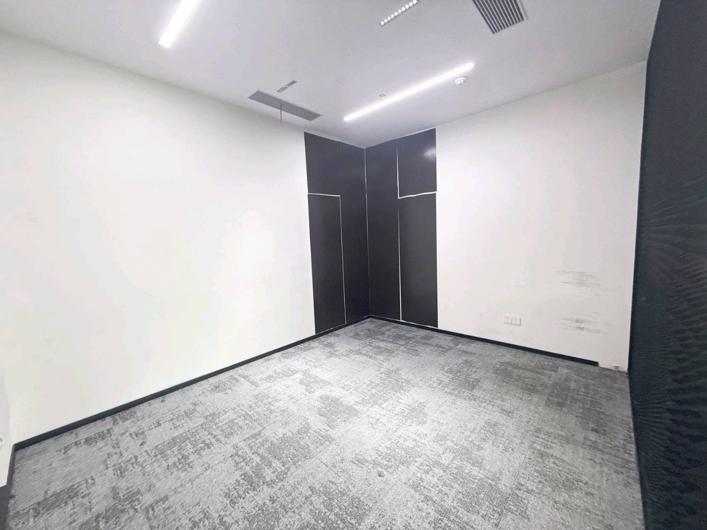 光峰科技大厦 156㎡ 精装 高层办公室出租