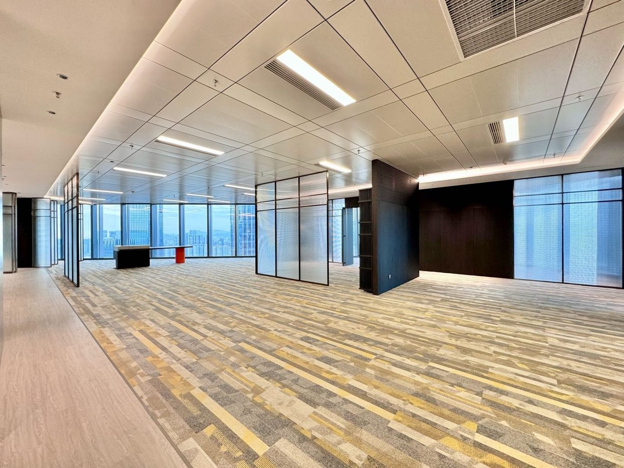 647㎡精装办公室 前海鸿荣源中心·近桂湾站·高层实景图