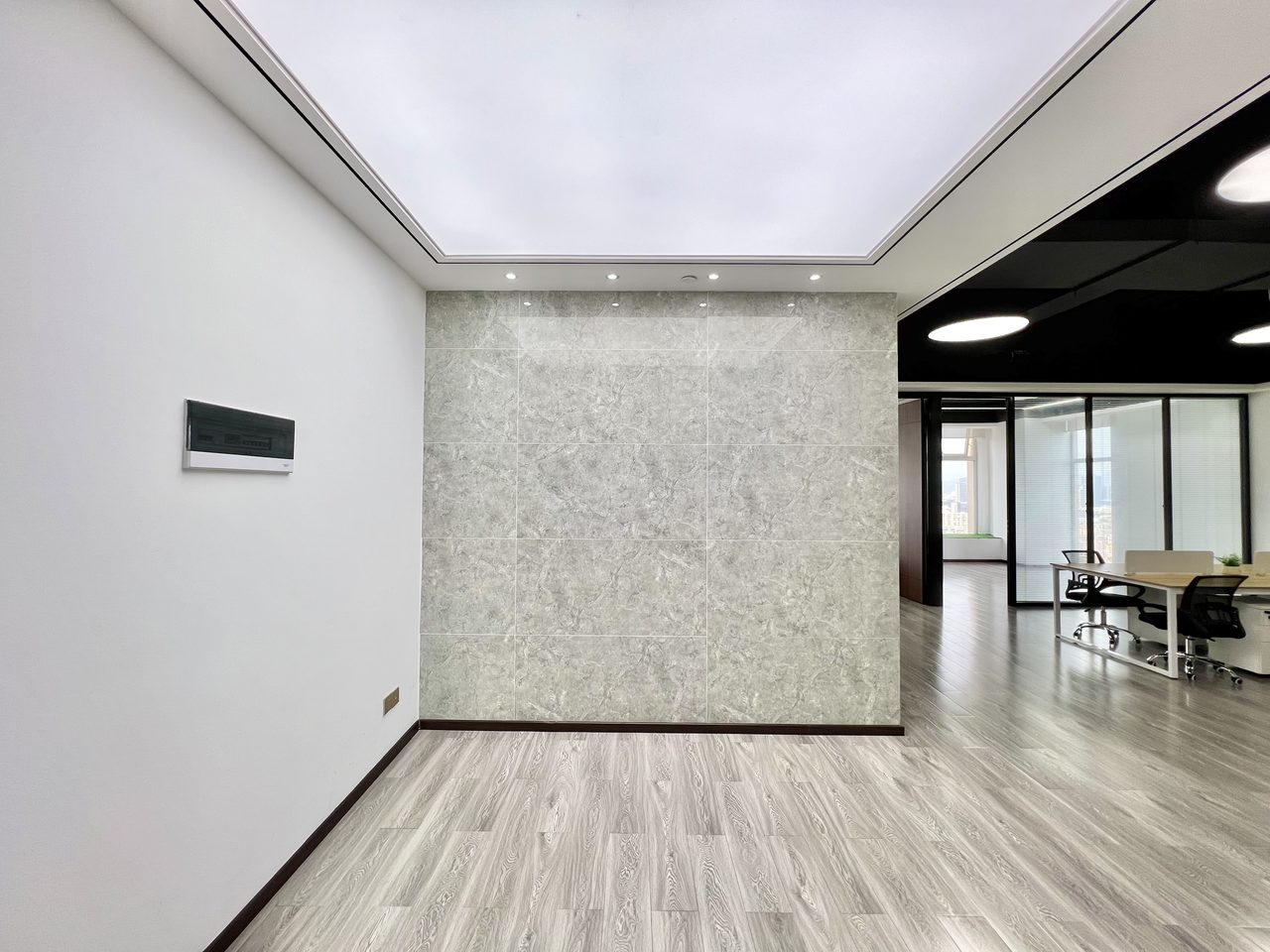 振业国际商务中心252㎡精装办公室出租,高层北向采光好